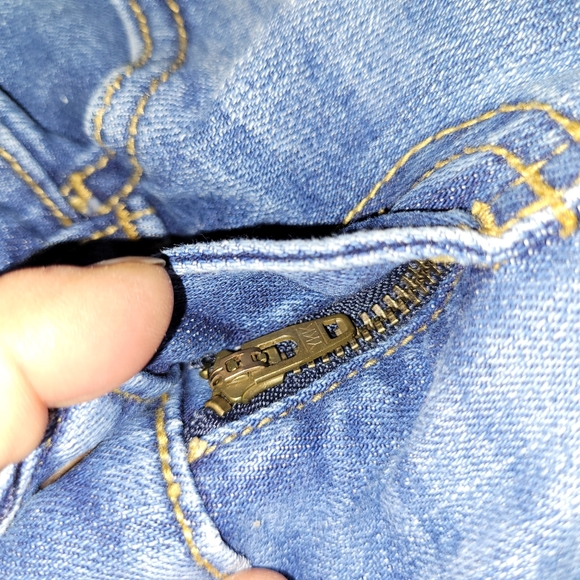 2 pcs. B'gosh Skinny Blue Jeans and Carters pink/white stripped Top, 6 - 9M, - Picture 6 of 9